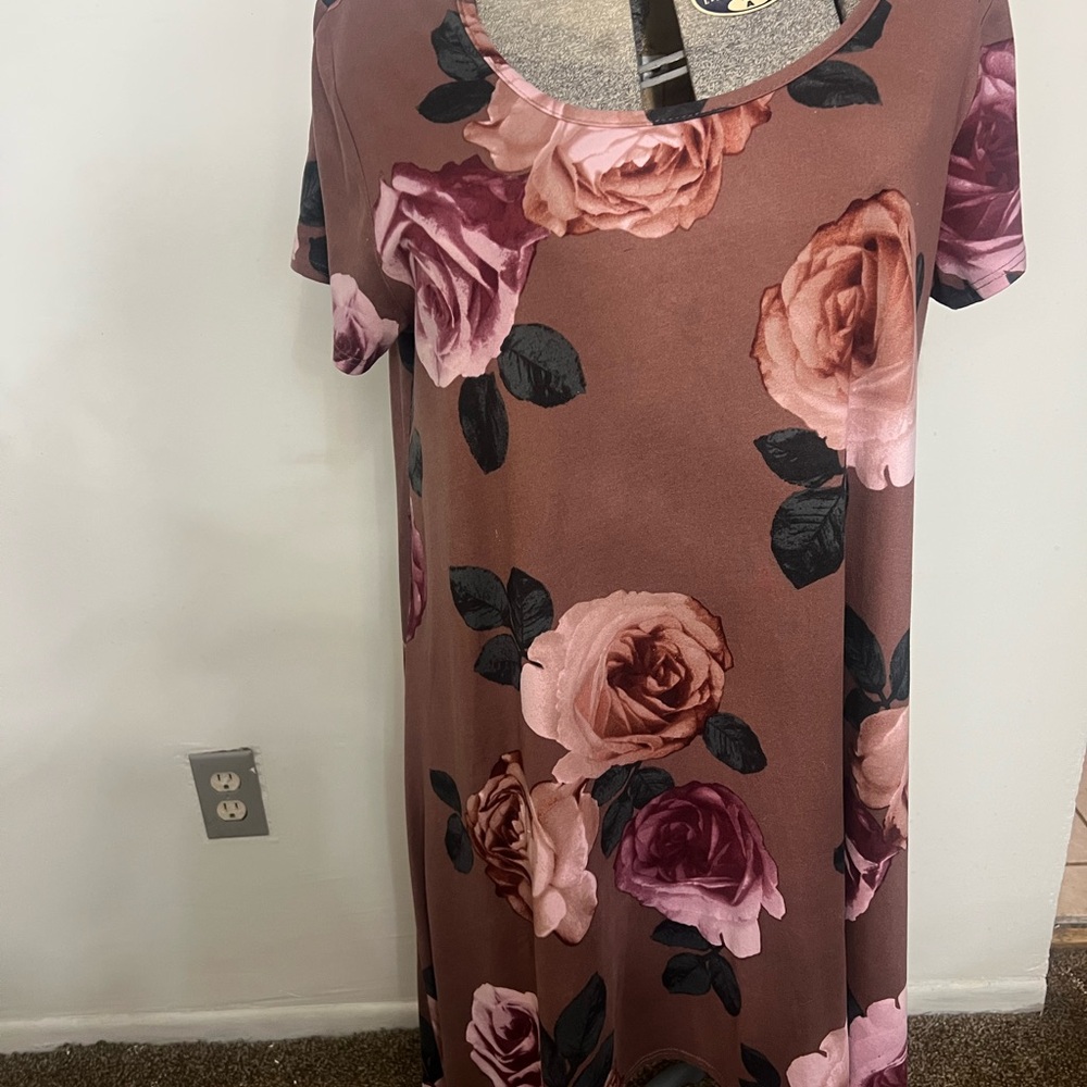 Dress First Love‎ Mauve With Big Roses. Beautiful Midi Dress Size Large